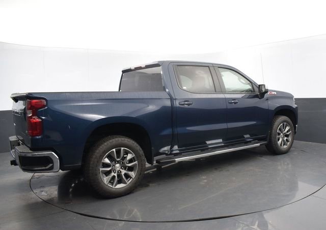 Used 2021 Chevrolet Silverado 1500 LT AWD/4WD image 2