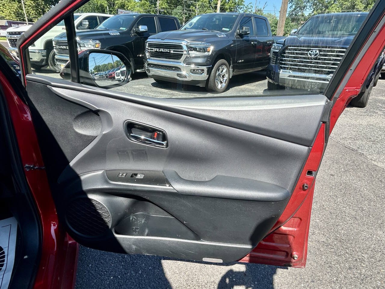 Used 2018 Toyota Prius Four Touring w/ Premium Convenience Package FWD image 15