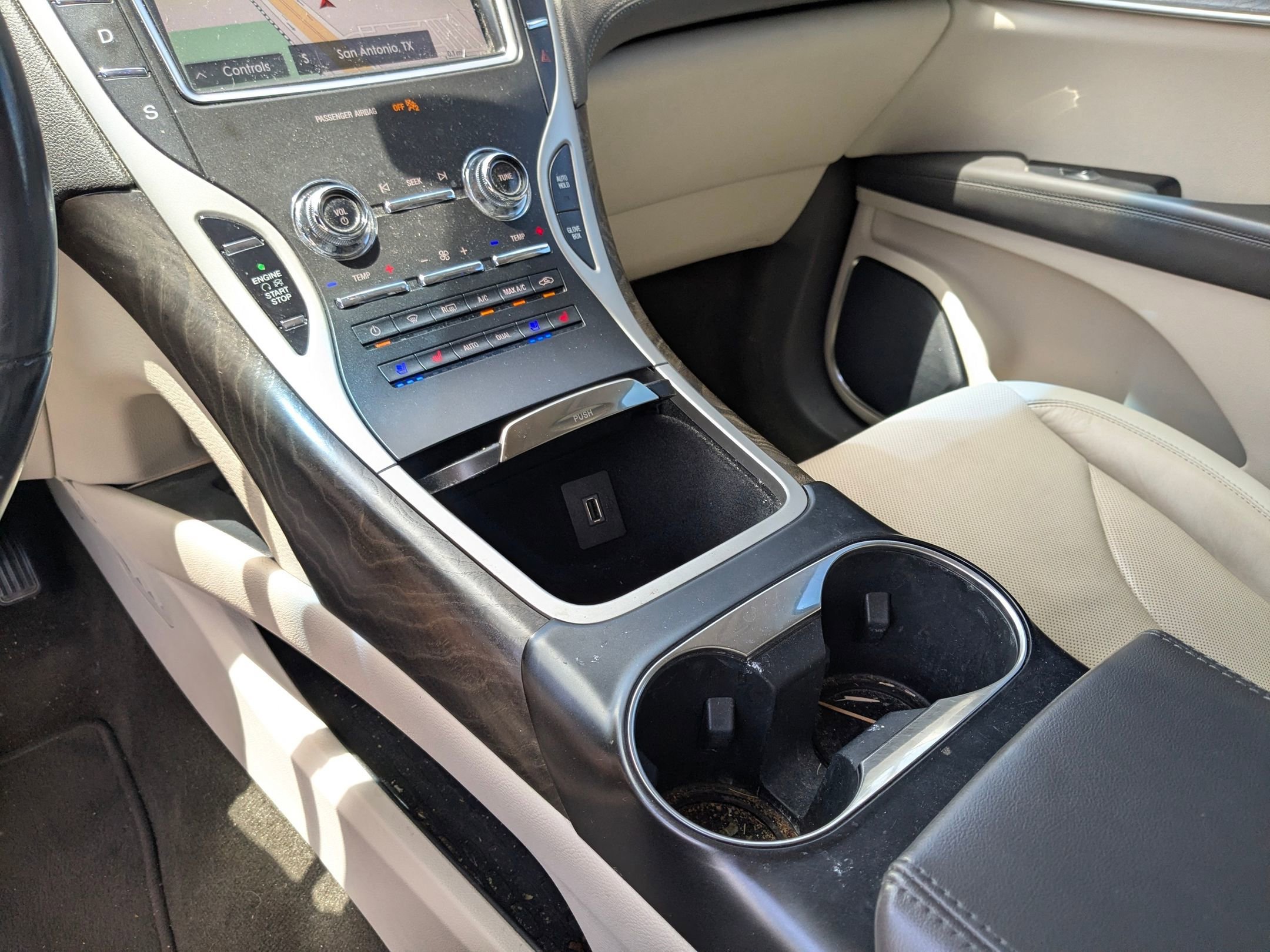 Used 2020 Lincoln Nautilus Reserve FWD image 11