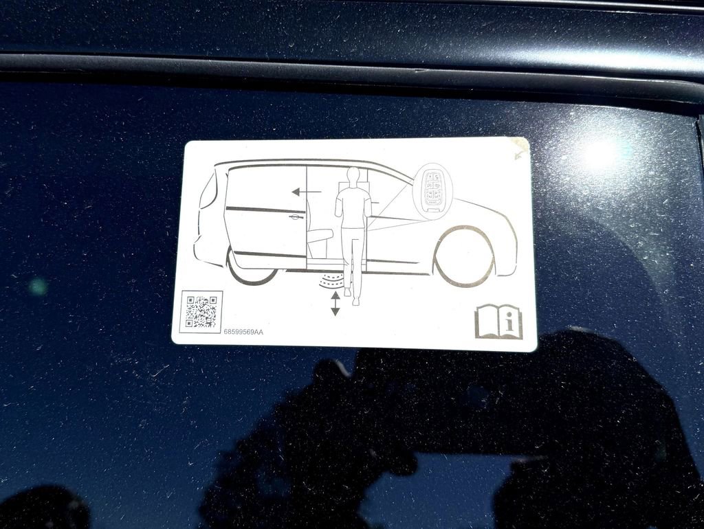 New 2026 Chrysler Pacifica Limited w/ Uconnect Theater Family Group image 10