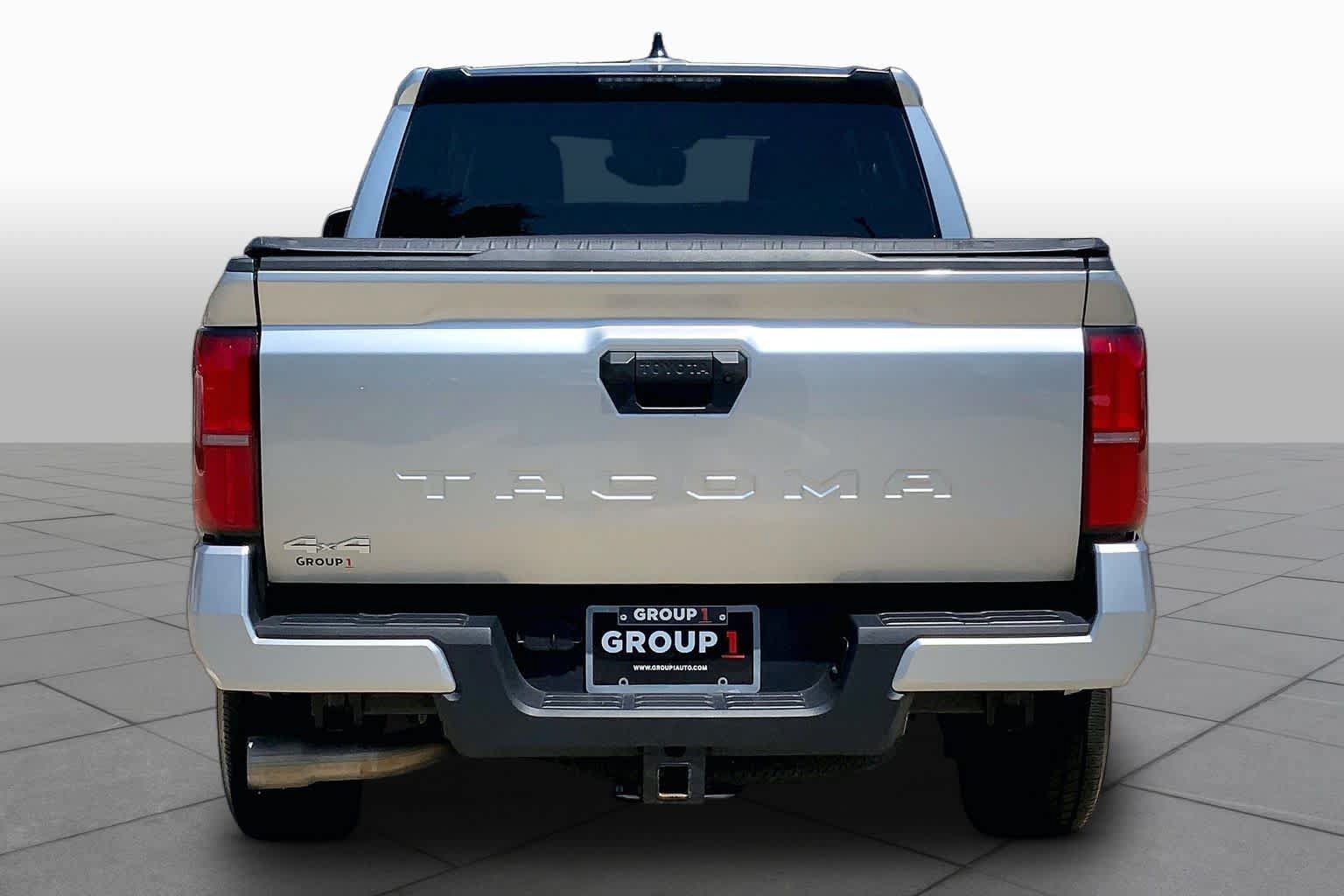 Used 2025 Toyota Tacoma SR5 AWD/4WD image 5