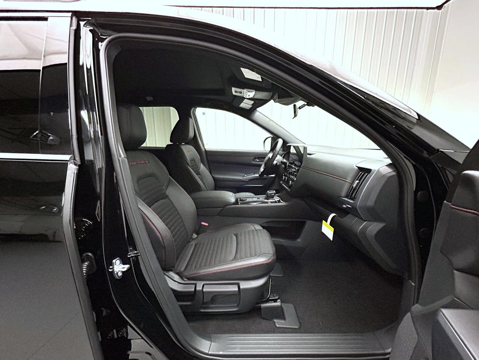 New 2026 Nissan Pathfinder Rock Creek w/ Rock Creek Premium Package AWD/4WD image 15