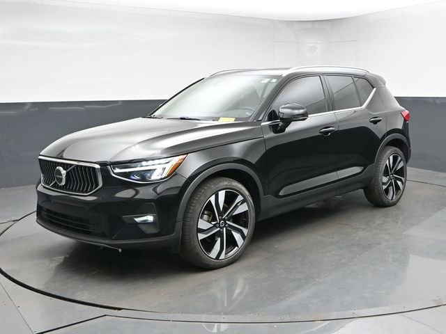 Used 2023 Volvo XC40 B5 Plus w/ Protection Package Premier AWD/4WD image 3