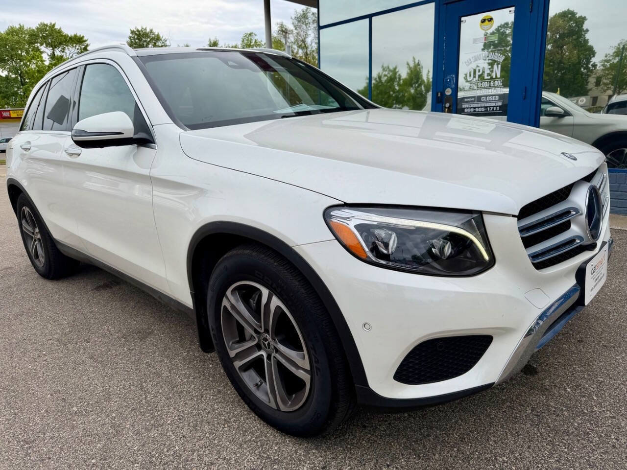 Used 2017 Mercedes-Benz GLC 300 4MATIC image 3