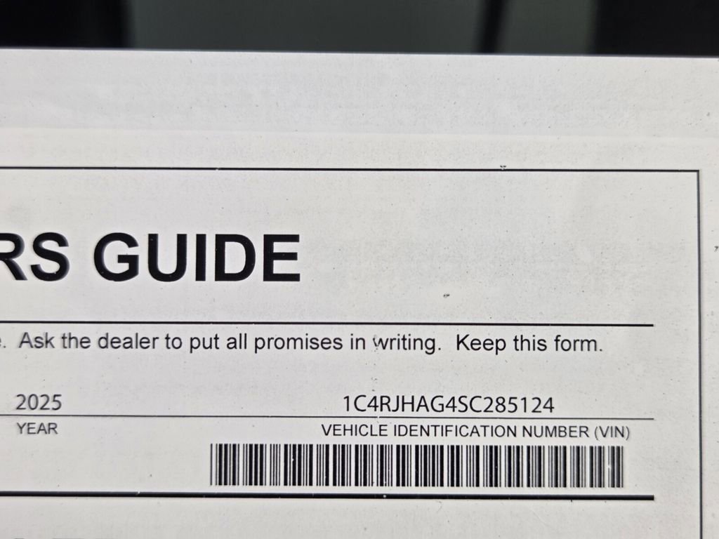 Certified 2025 Jeep Grand Cherokee Laredo w/ Luxury Tech Group I image 33