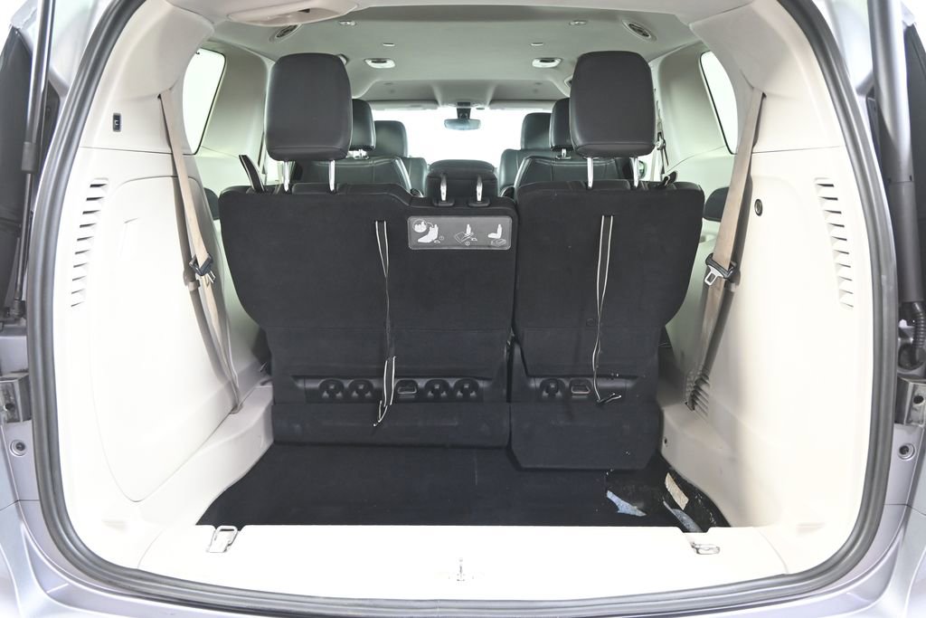 Used 2020 Chrysler Pacifica Touring-L image 18