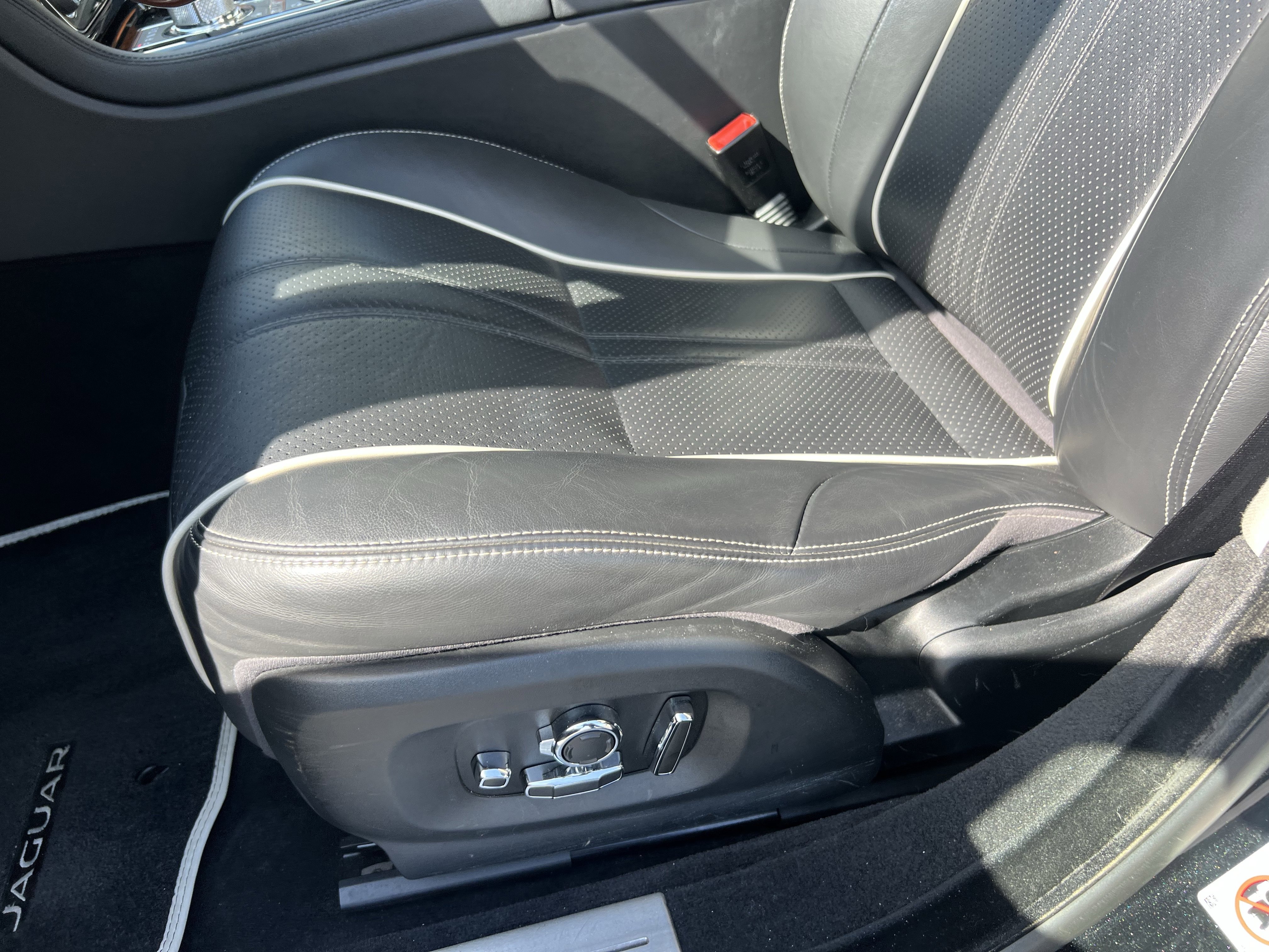 Used 2019 Jaguar XJ R-Sport image 23