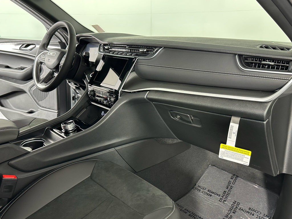 New 2025 Jeep Grand Cherokee Altitude AWD/4WD image 23