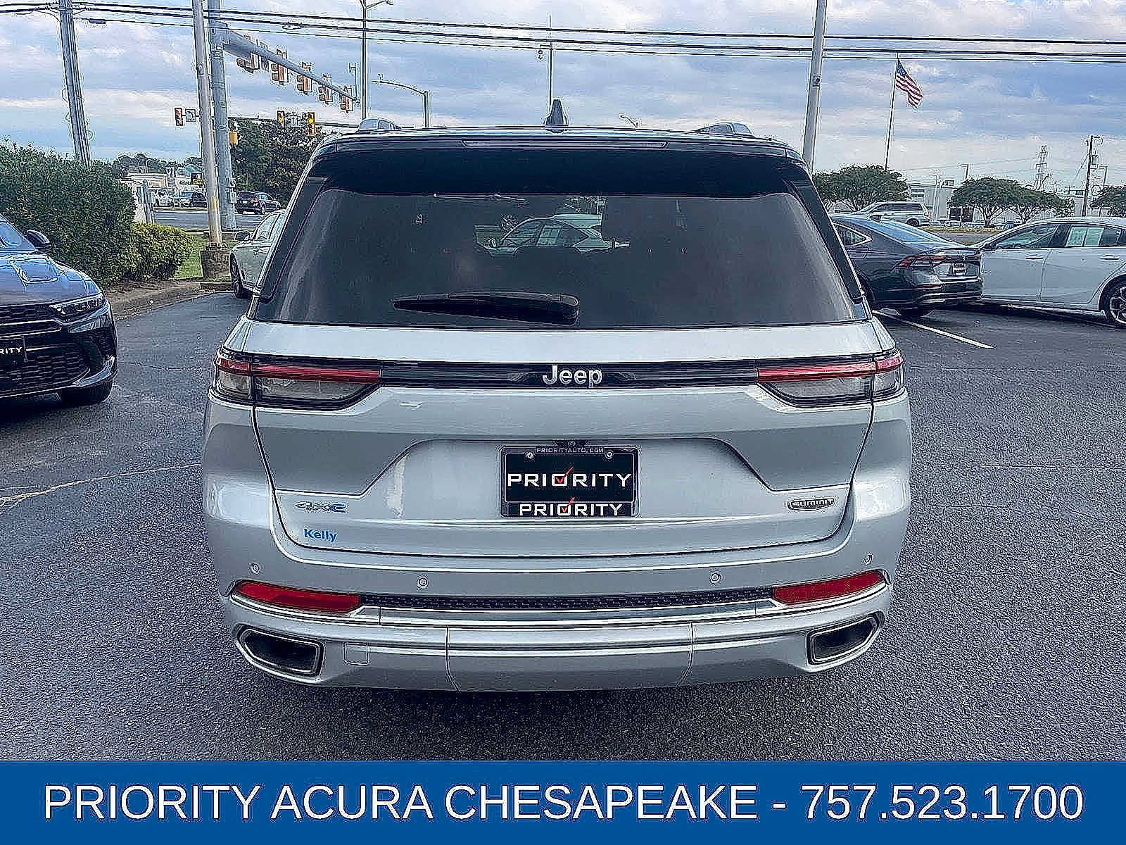 Used 2022 Jeep Grand Cherokee Summit AWD/4WD image 5