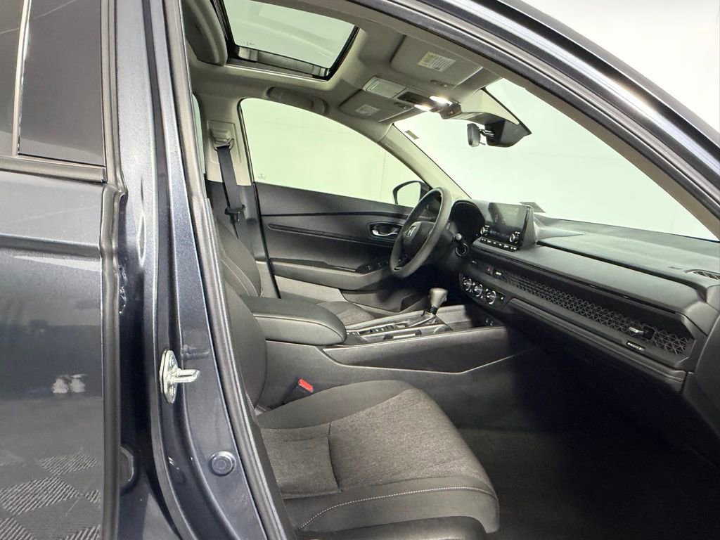Used 2025 Honda Accord SE image 29