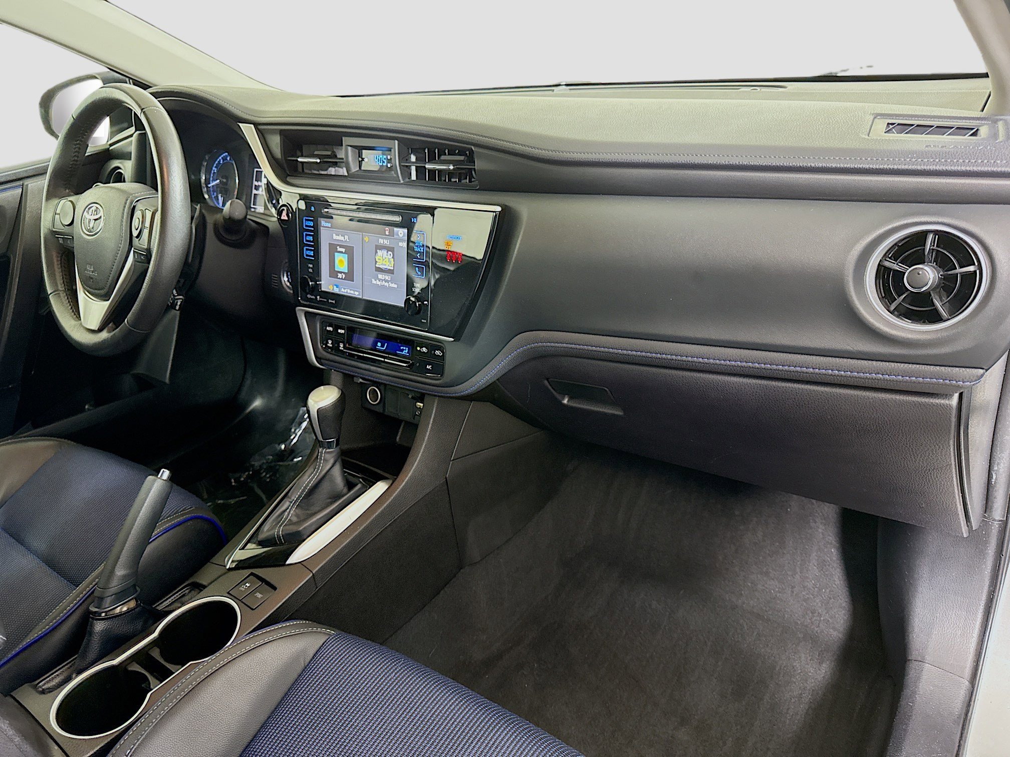 Used 2018 Toyota Corolla SE w/ SE Premium Package FWD image 30