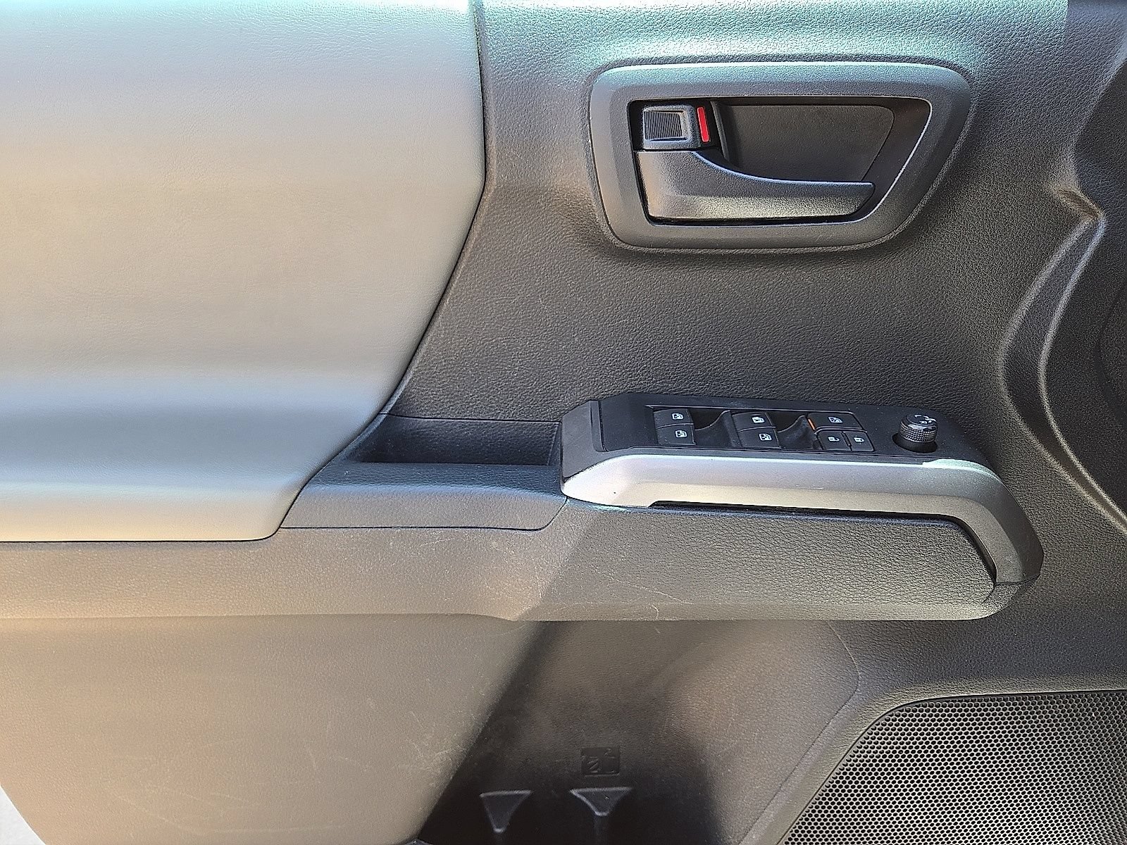 Used 2021 Toyota Tacoma SR5 RWD image 19