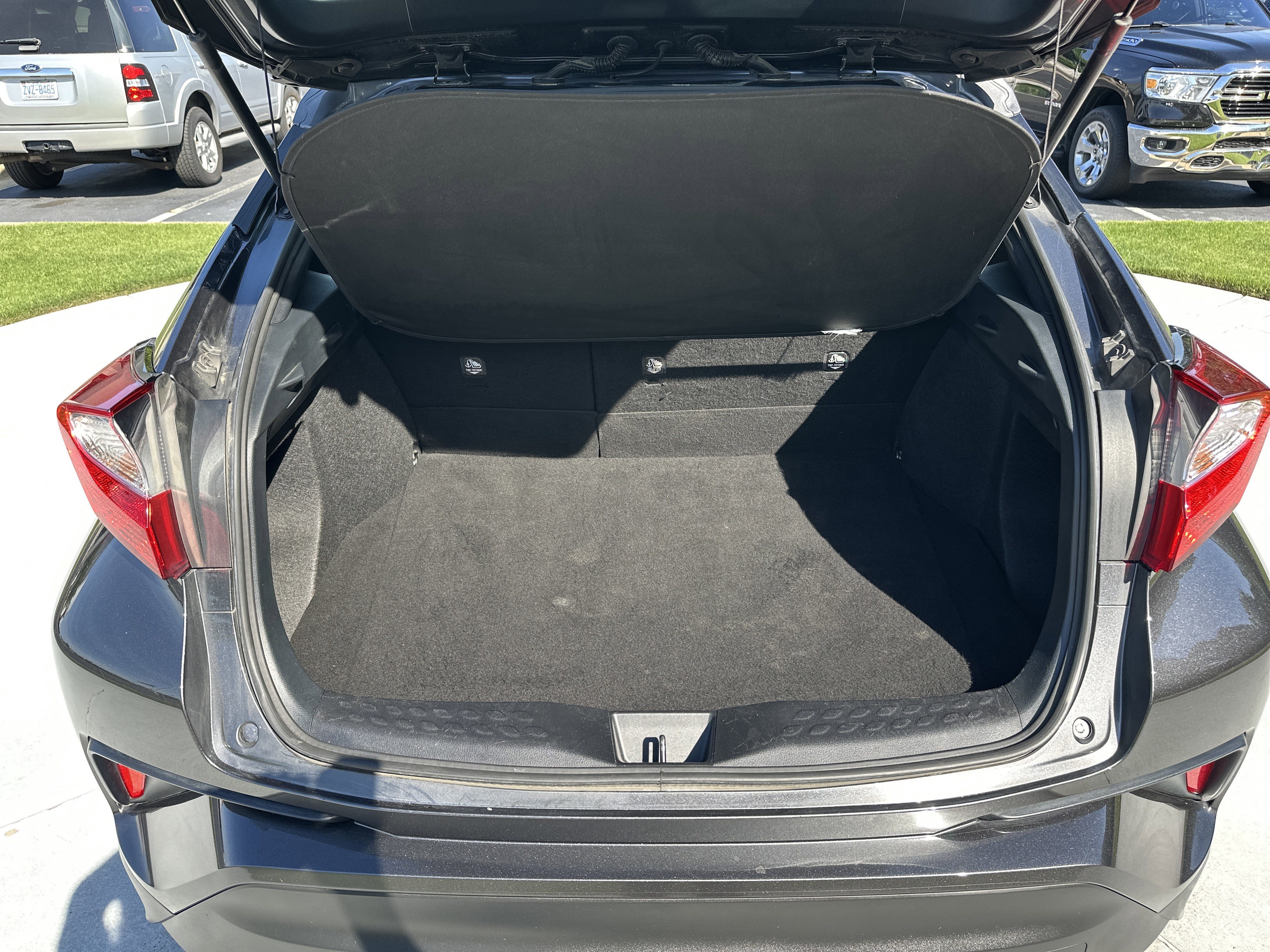 Used 2021 Toyota C-HR XLE FWD image 32