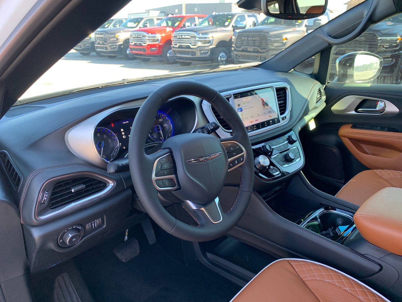 New 2026 Chrysler Pacifica Pinnacle image 10