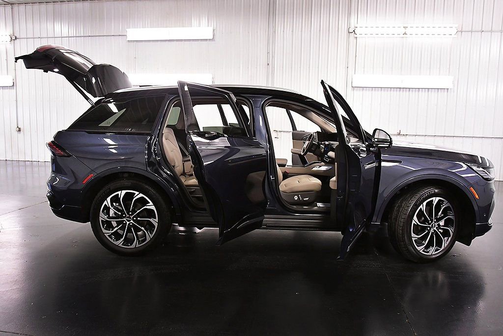 Used 2024 Lincoln Nautilus Reserve image 30