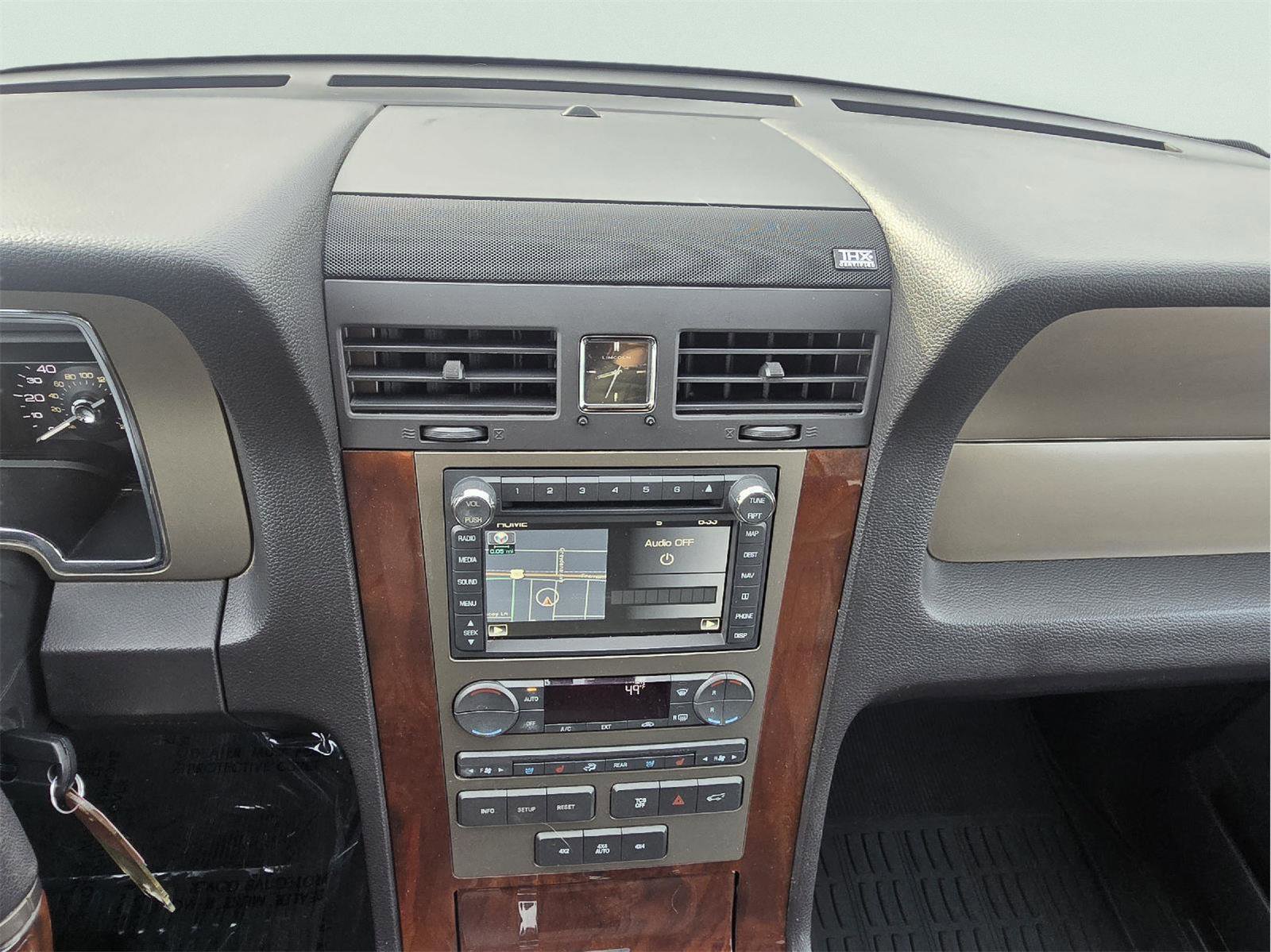 Used 2012 Lincoln Navigator 4WD image 16