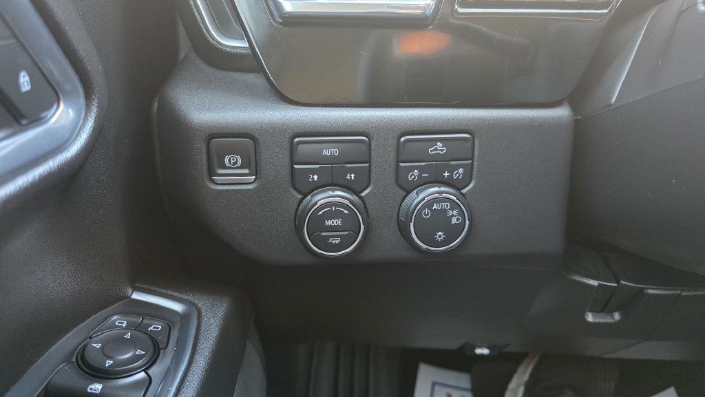 Used 2024 Chevrolet Silverado 1500 LT AWD/4WD image 20