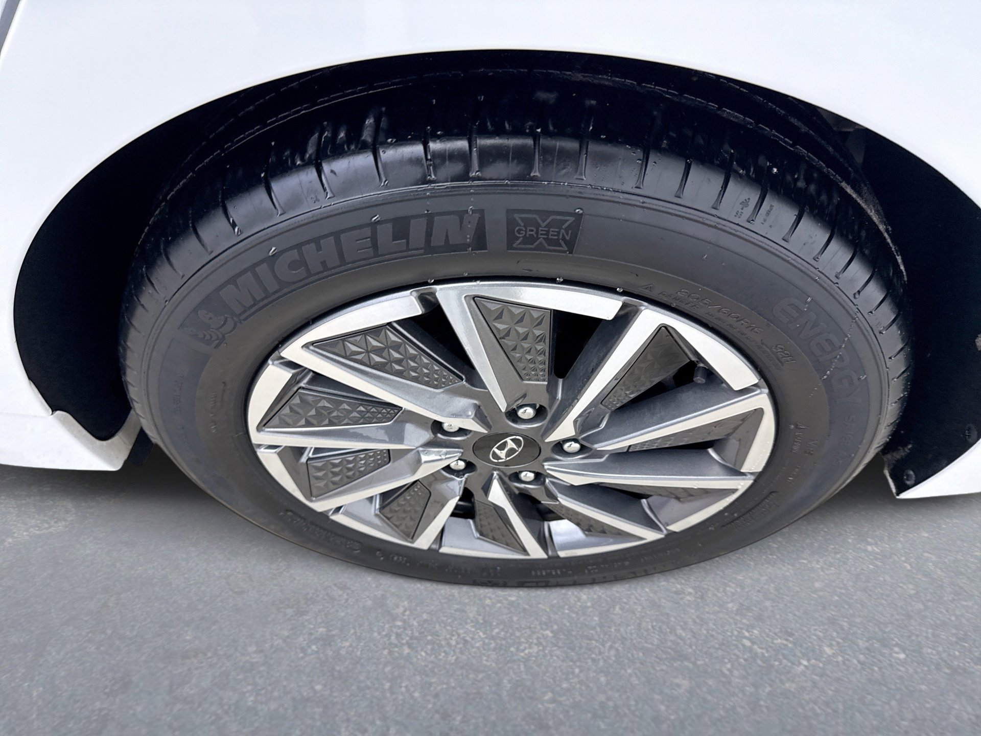 Used 2021 Hyundai Ioniq Limited image 21