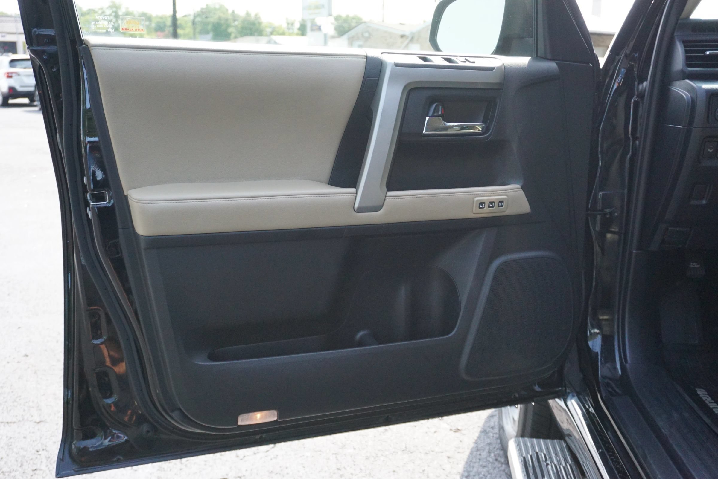 Used 2016 Toyota 4Runner Limited AWD/4WD image 11