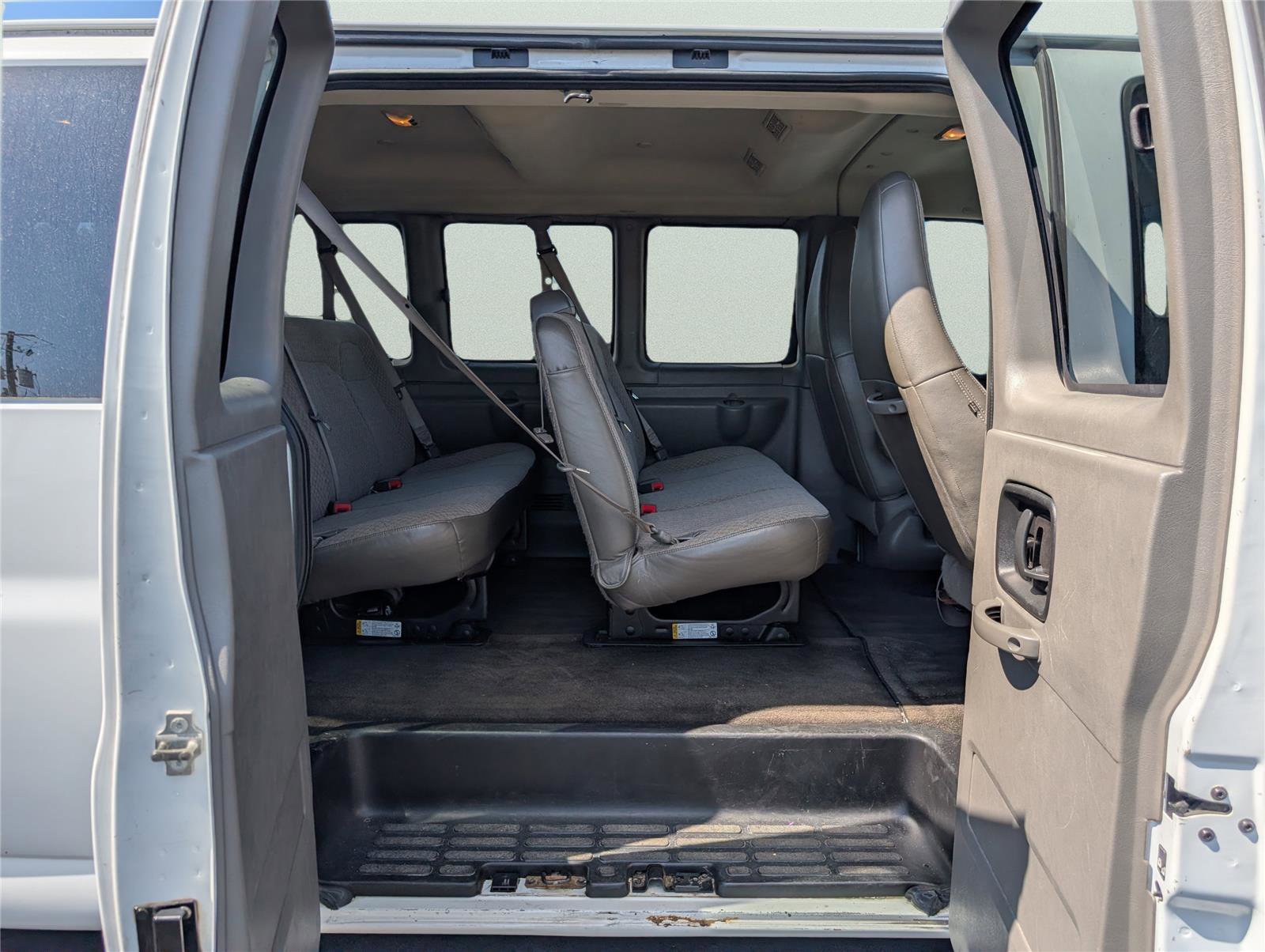 Used 2017 Chevrolet Express 3500 LT w/ LT Preferred Equipment Group image 32