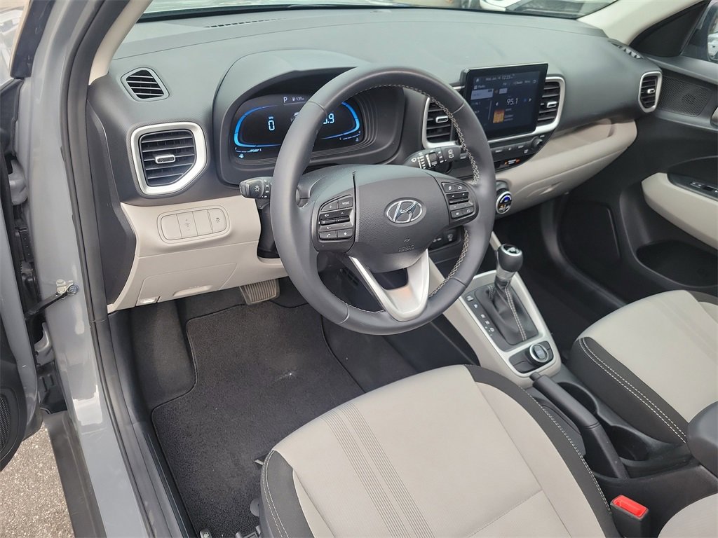 Certified 2023 Hyundai Venue SEL w/ Cargo Package image 18