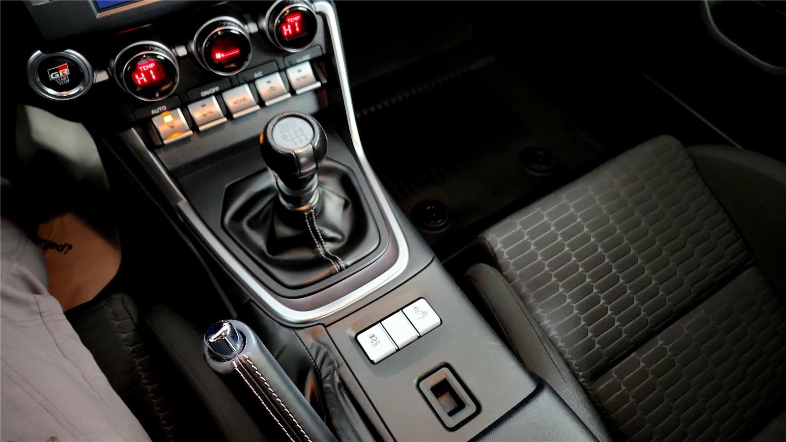 Certified 2025 Toyota GR86 w/ ALL Weather Mat Package (TMS) image 19