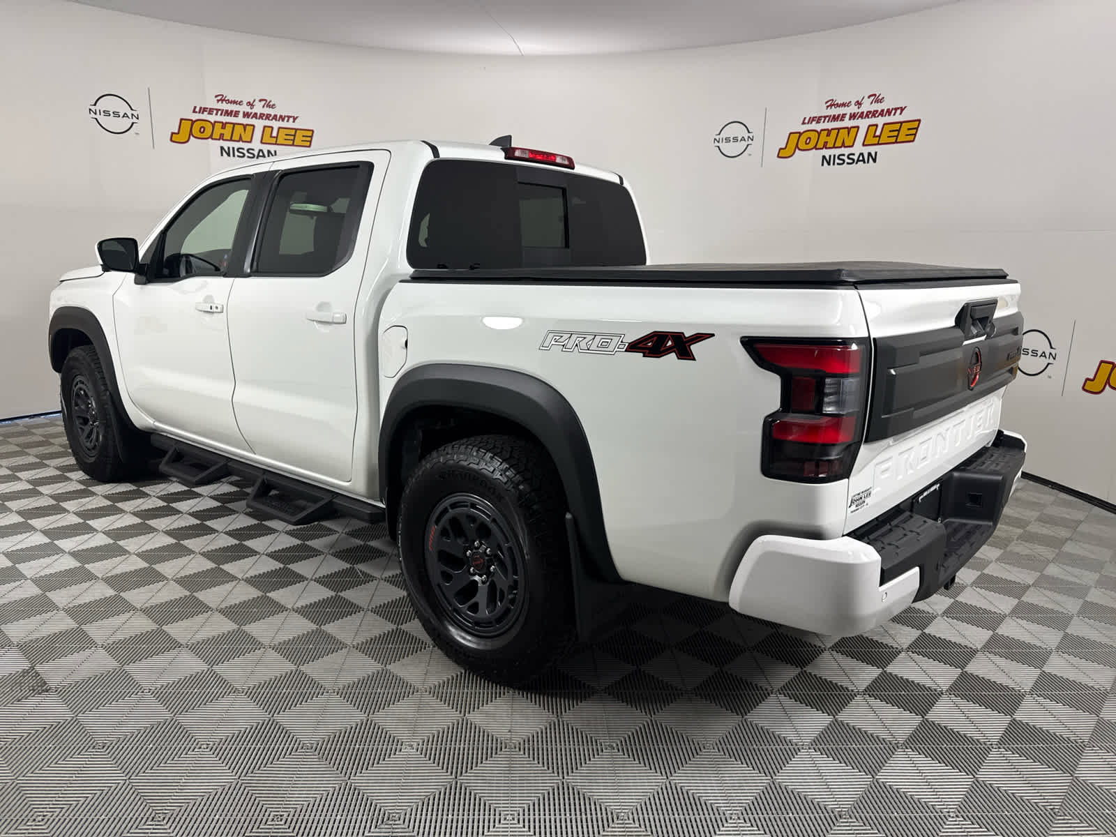 New 2026 Nissan Frontier PRO-4X w/ Pro-4x Convenience Package image 3