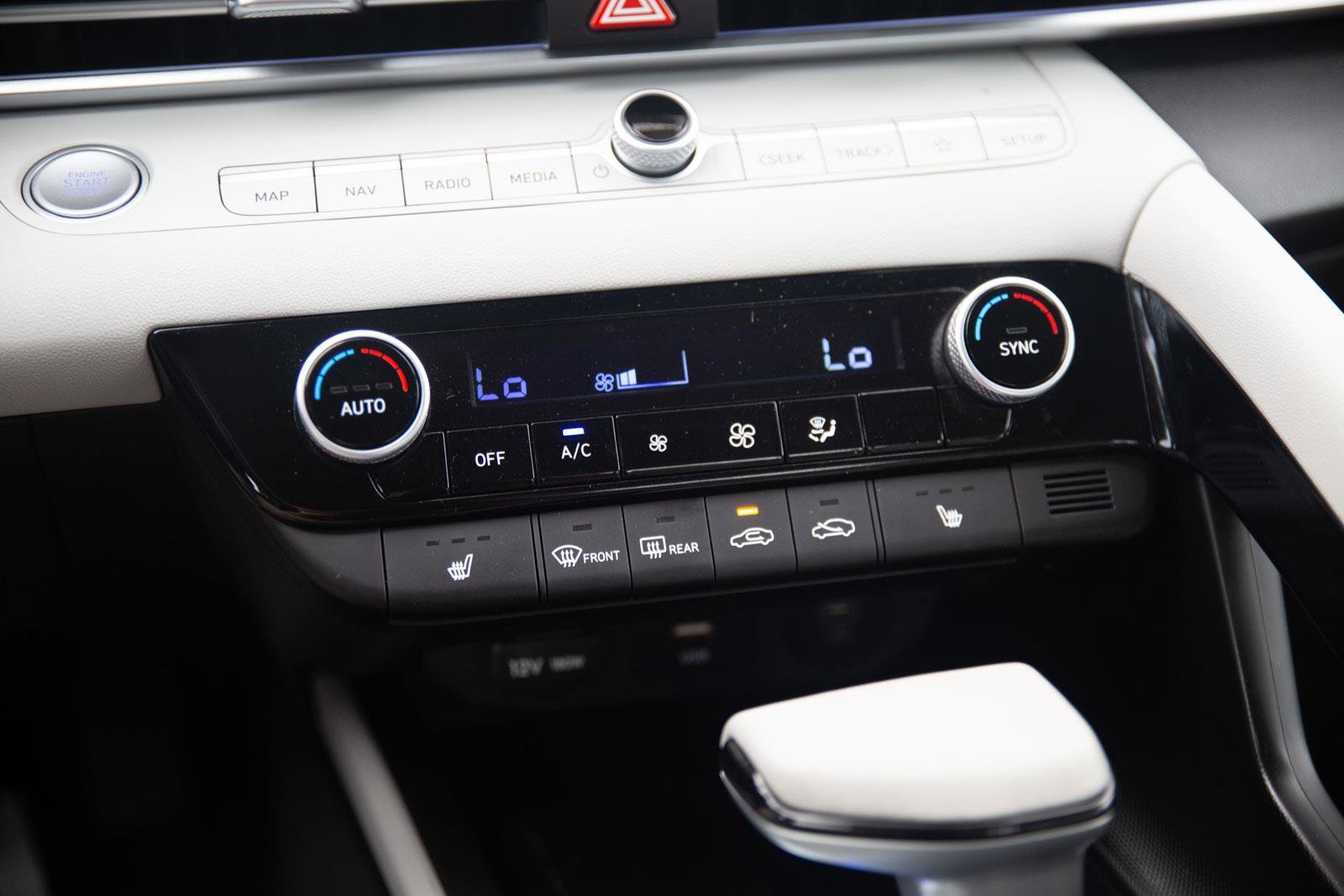 Used 2025 Hyundai Elantra Limited image 15