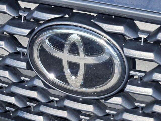 Certified 2022 Toyota Corolla Cross LE FWD image 31