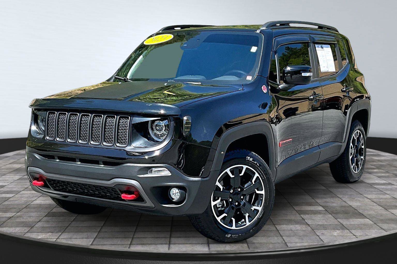 Used 2023 Jeep Renegade Trailhawk w/ Trailhawk Elite Group AWD/4WD image 12