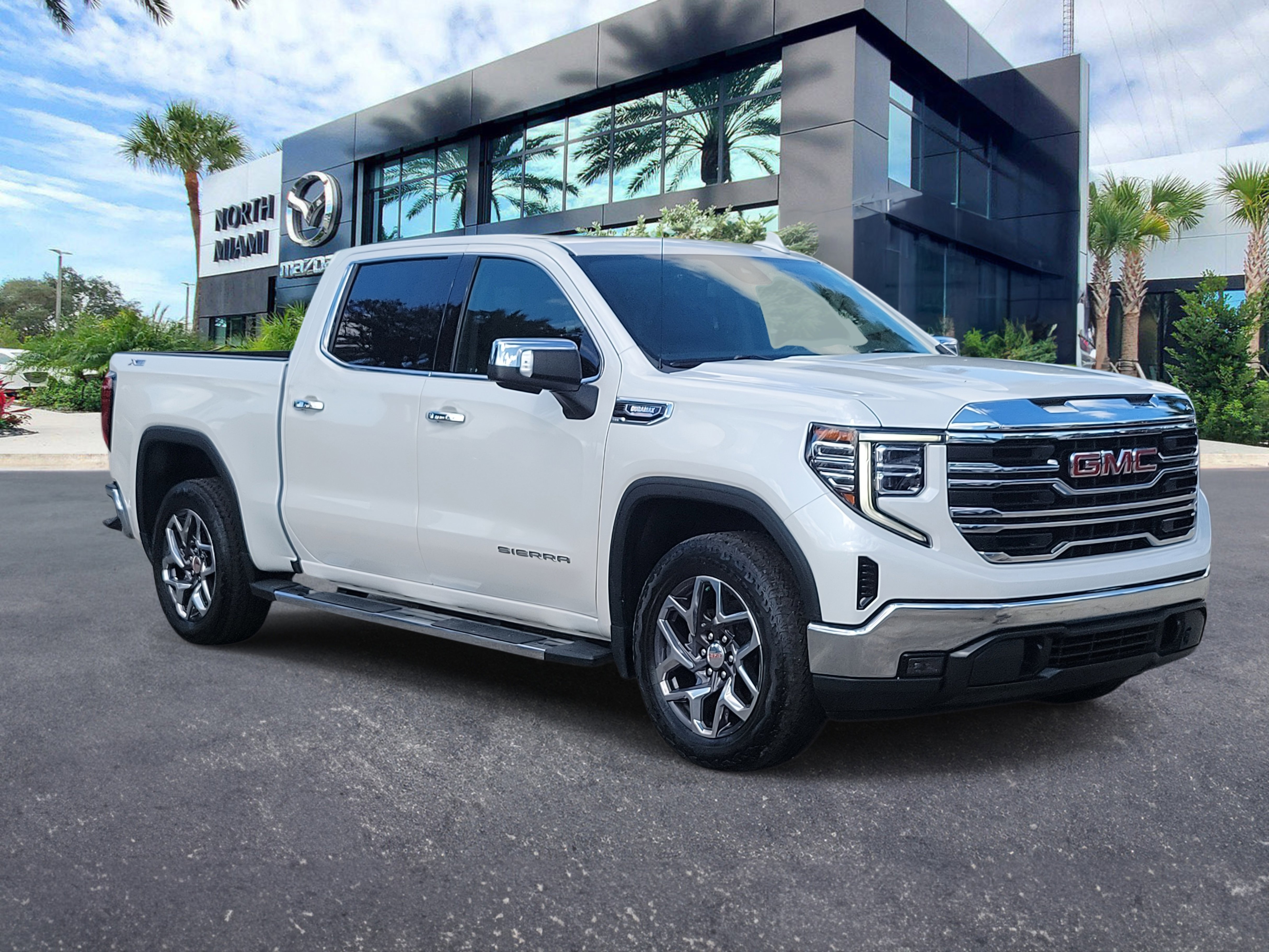 Used 2023 GMC Sierra 1500 SLT w/ SLT Premium Package image 3