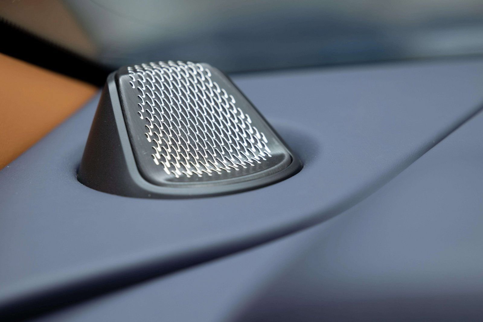 Used 2024 Aston Martin DB12 Convertible image 29