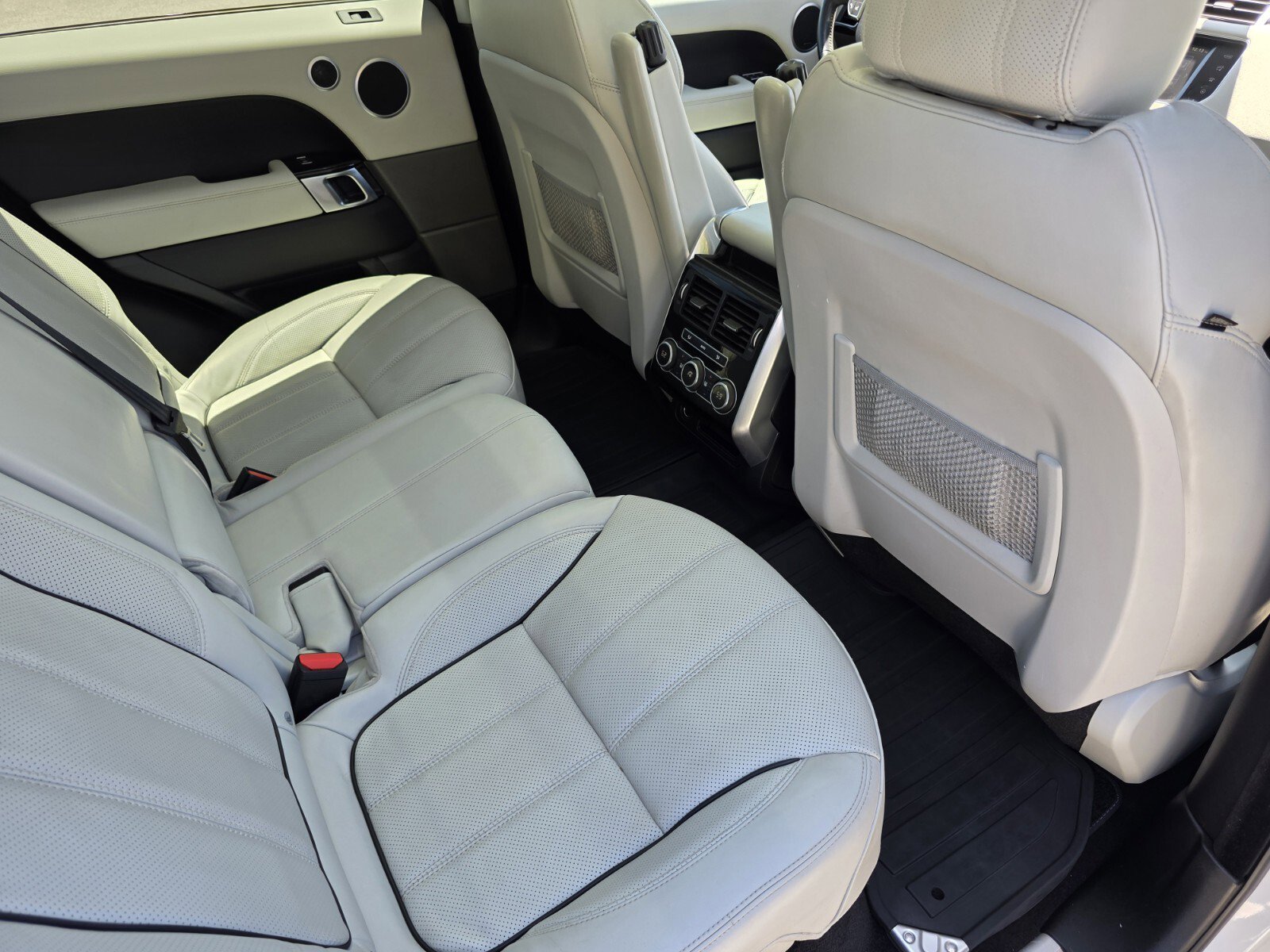 Used 2016 Land Rover Range Rover Sport Supercharged AWD/4WD image 26