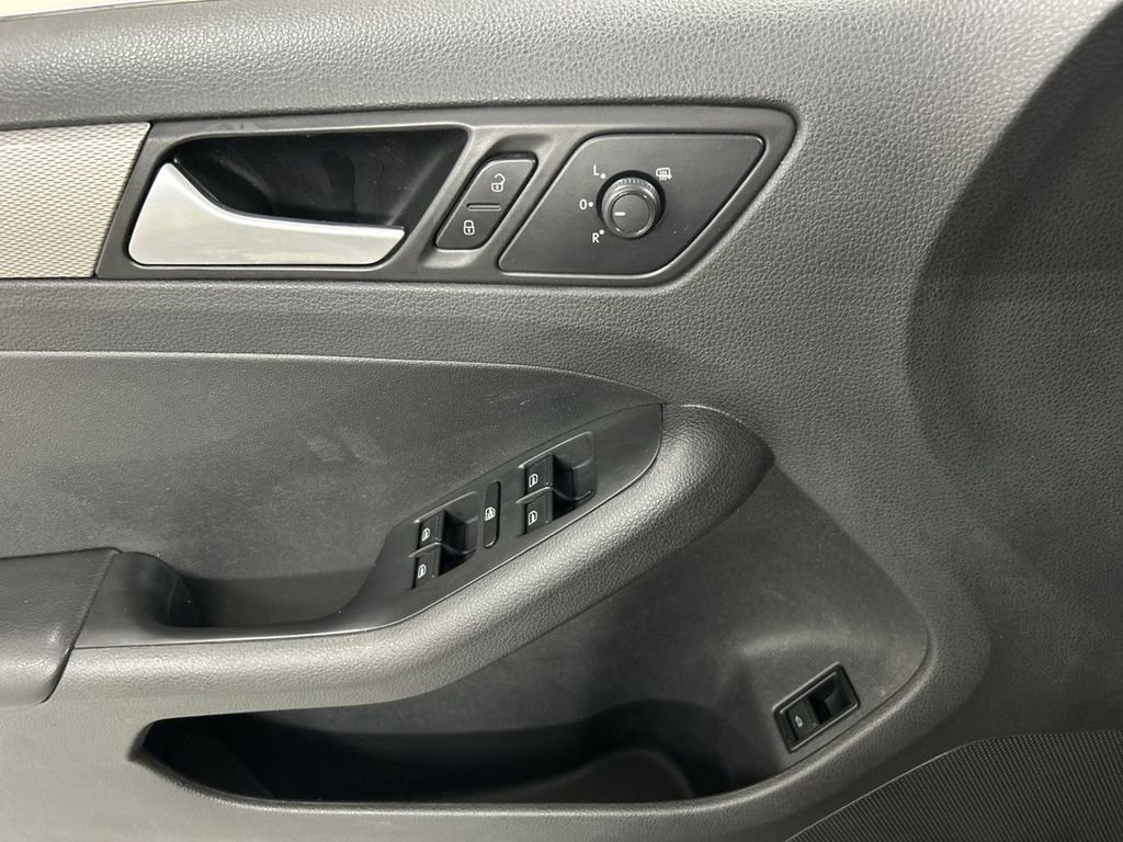 Used 2017 Volkswagen Jetta S image 11