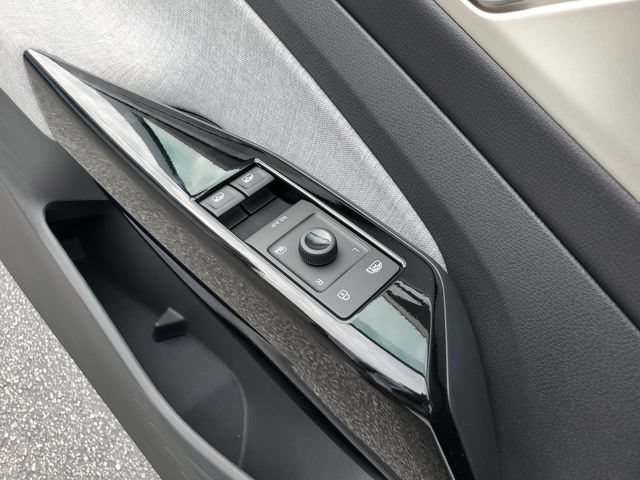 Certified 2025 Volkswagen ID.4 Pro RWD image 30