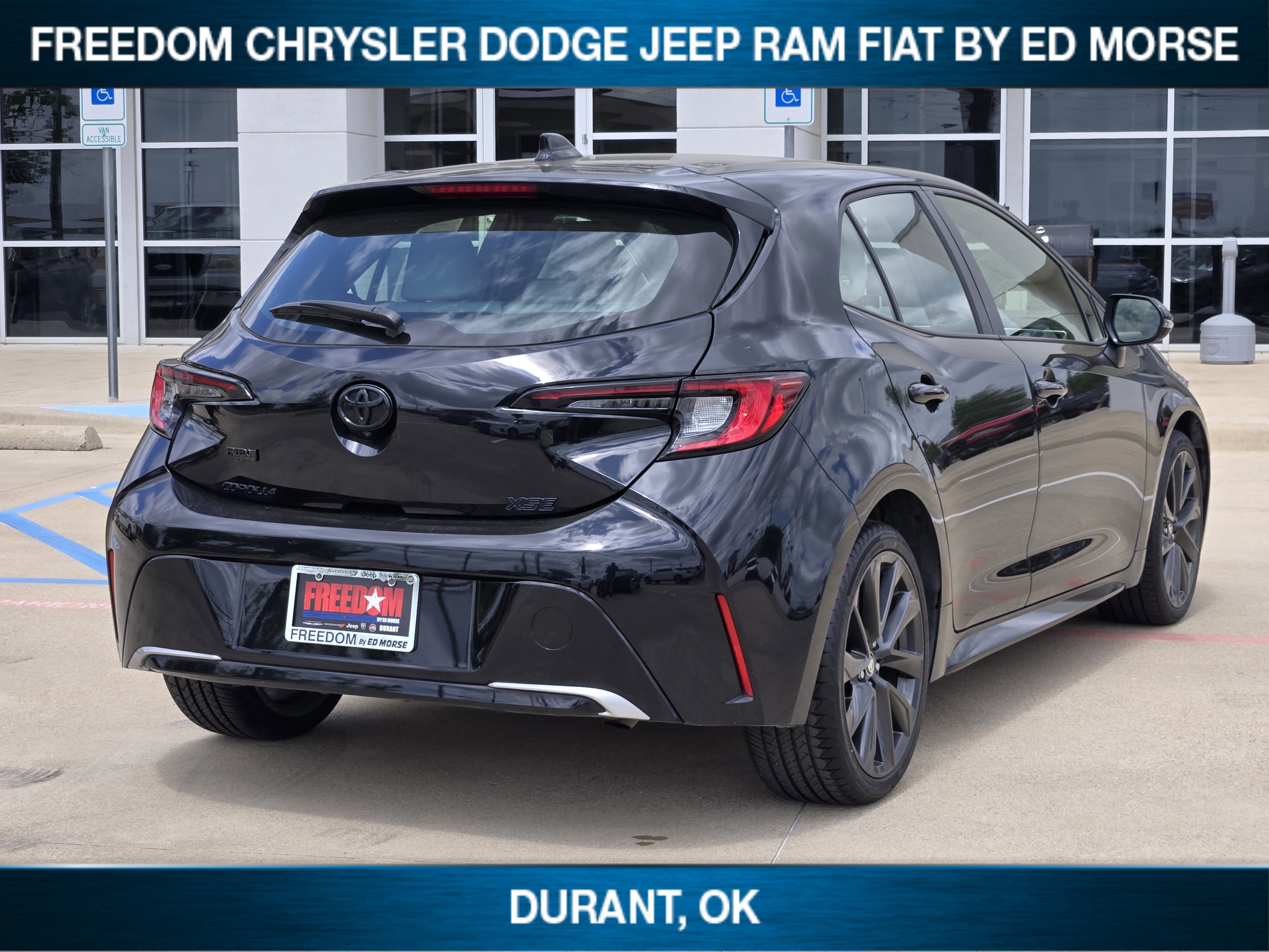 Used 2024 Toyota Corolla XSE FWD image 3