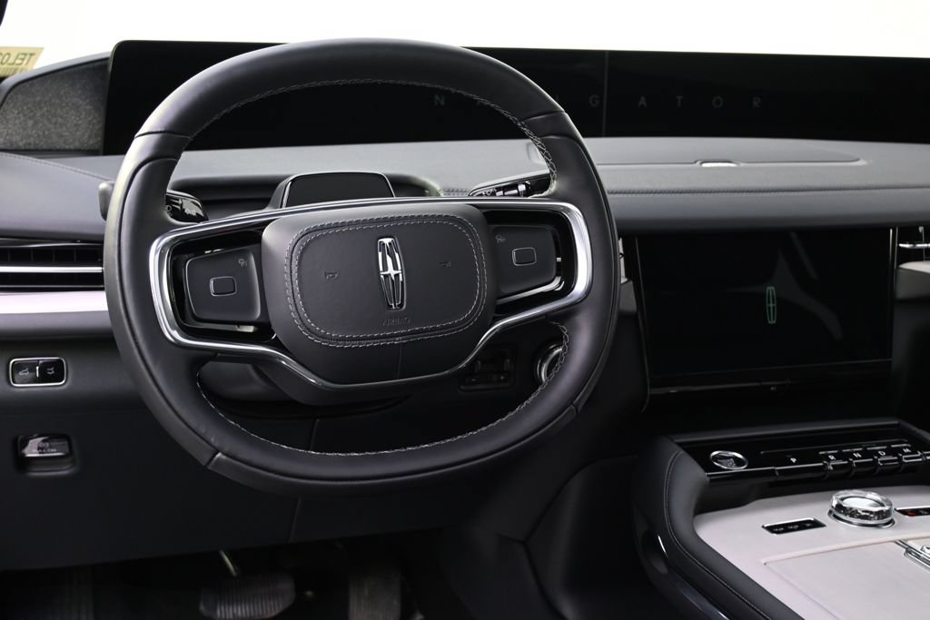 New 2026 Lincoln Navigator Reserve w/ Jet Appearance Package AWD/4WD image 12