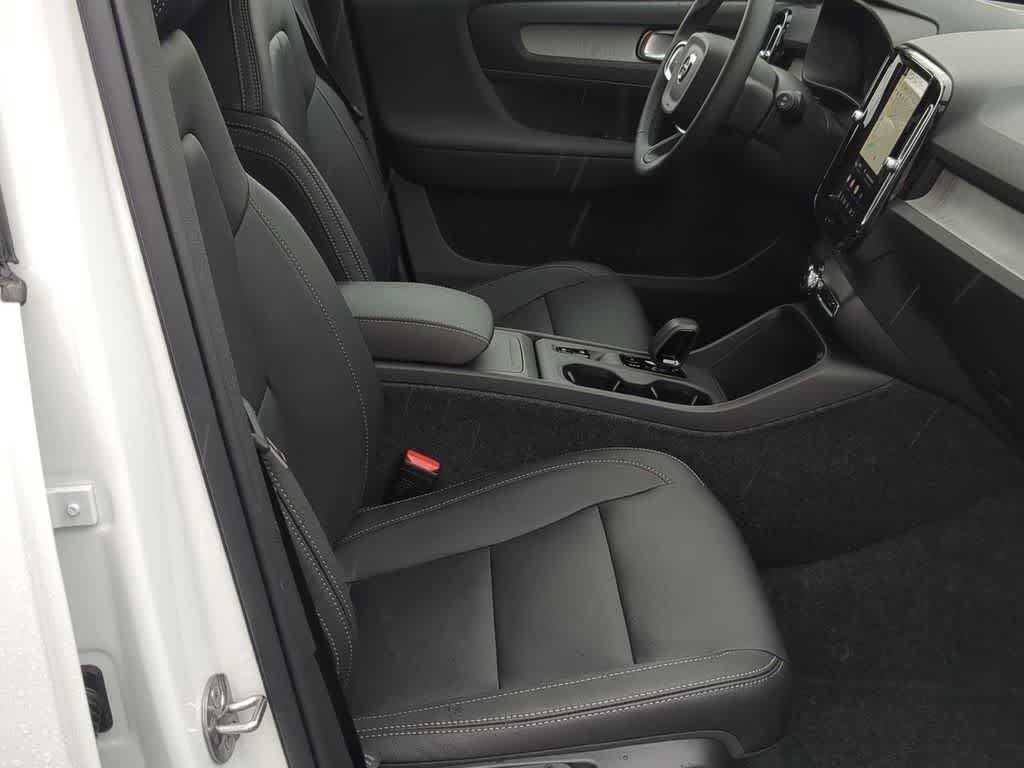 New 2026 Volvo XC40 B5 Core w/ Protection Package Premier AWD/4WD image 19