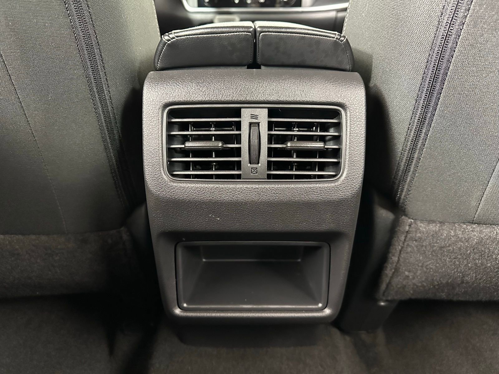 Used 2025 Nissan Rogue S image 30