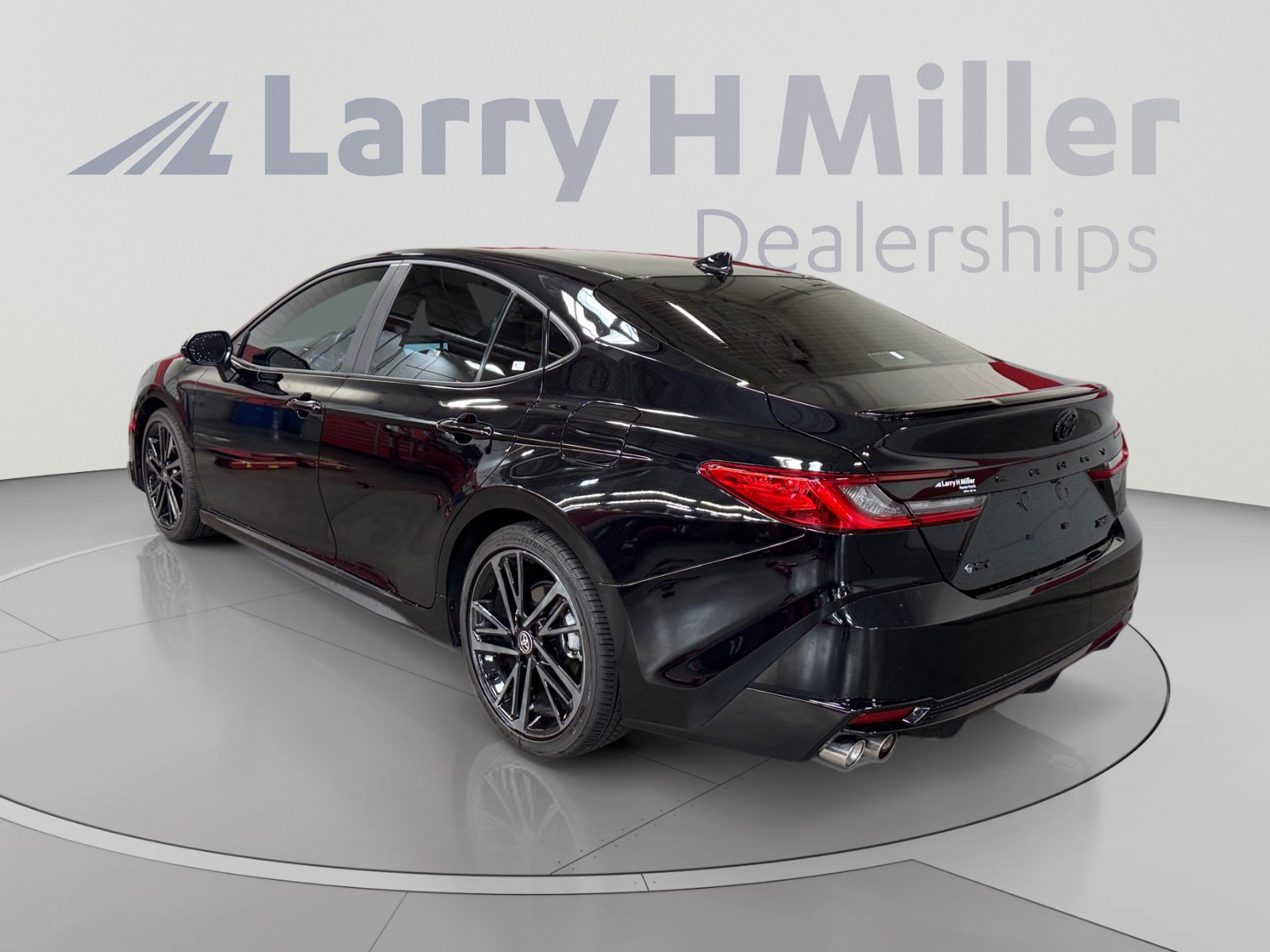 Used 2026 Toyota Camry XSE FWD image 3