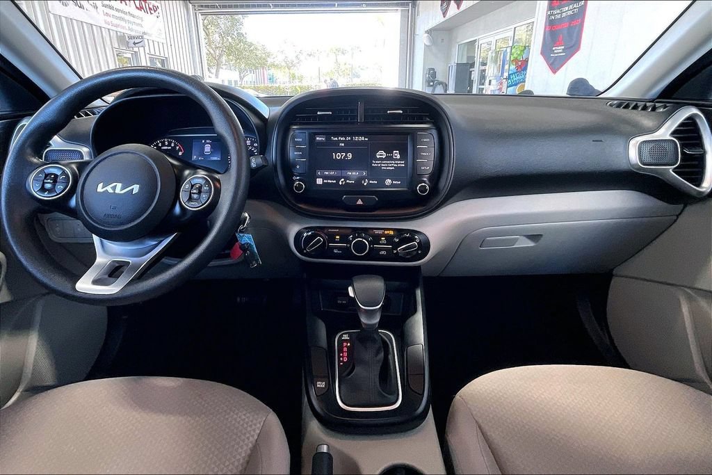 Used 2022 Kia Soul LX FWD image 6