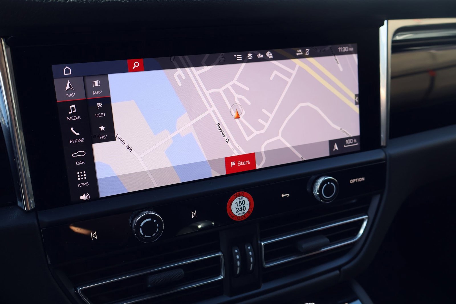 Certified 2025 Porsche Macan image 18