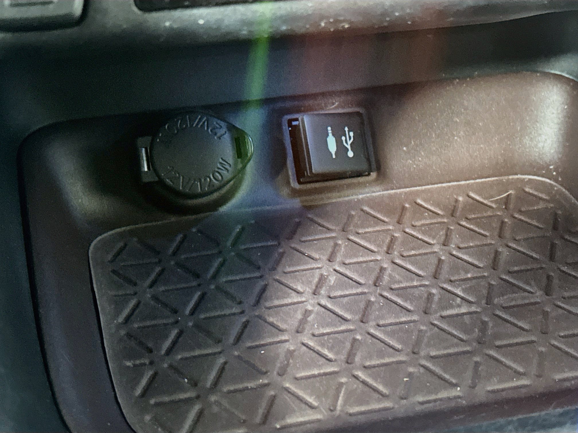 Used 2019 Toyota RAV4 Limited w/ Cold Weather Package FWD image 26