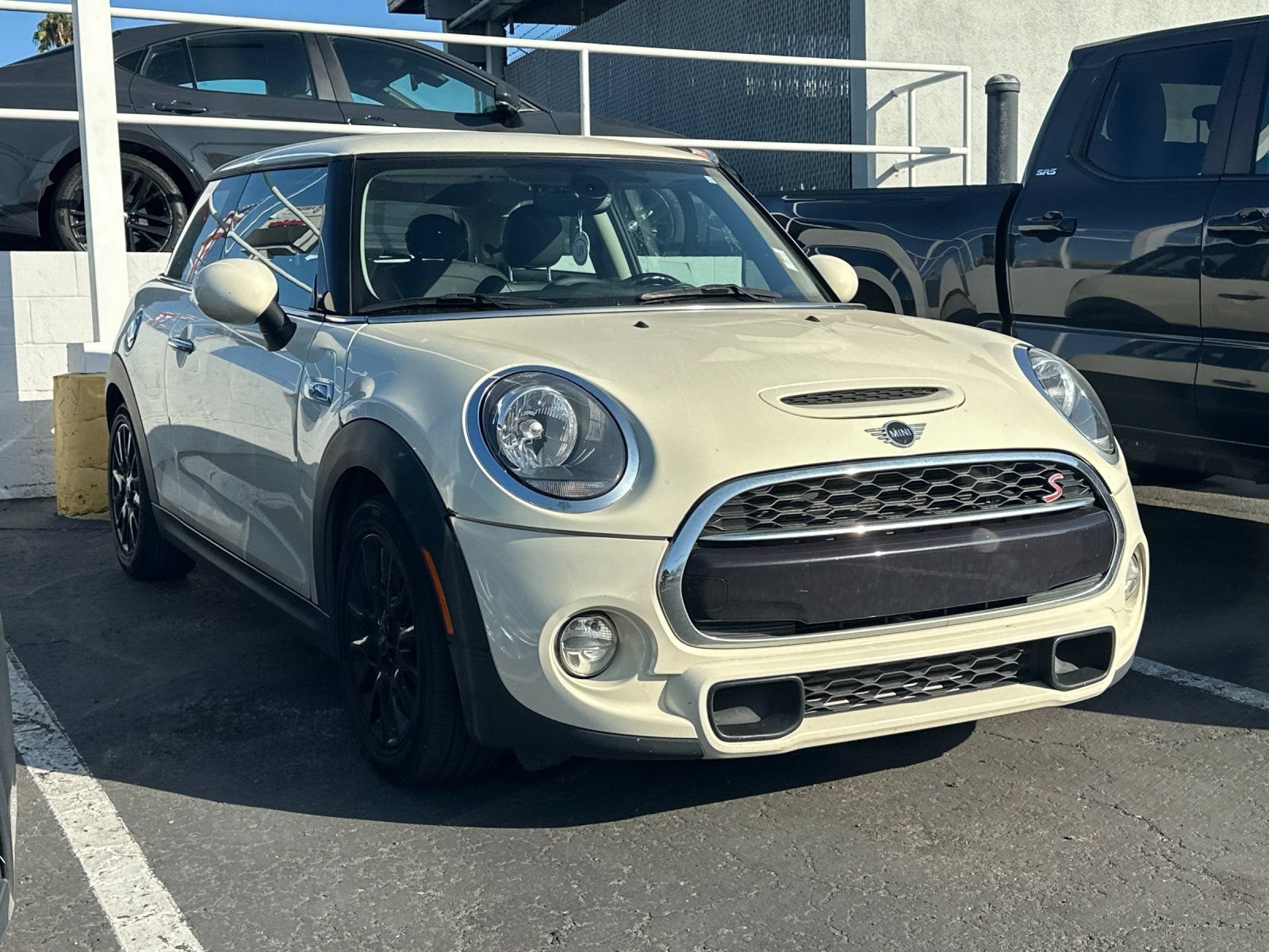 Used 2019 MINI Cooper S w/ Signature Upholstery Package FWD image 2