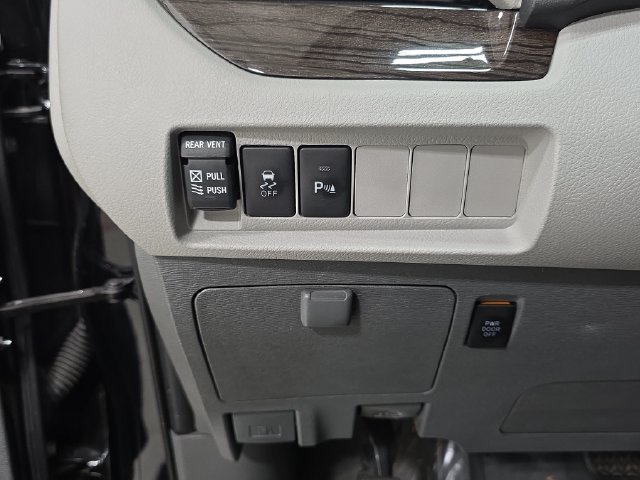 Certified 2020 Toyota Sienna XLE w/ XLE Navigation Package FWD image 23