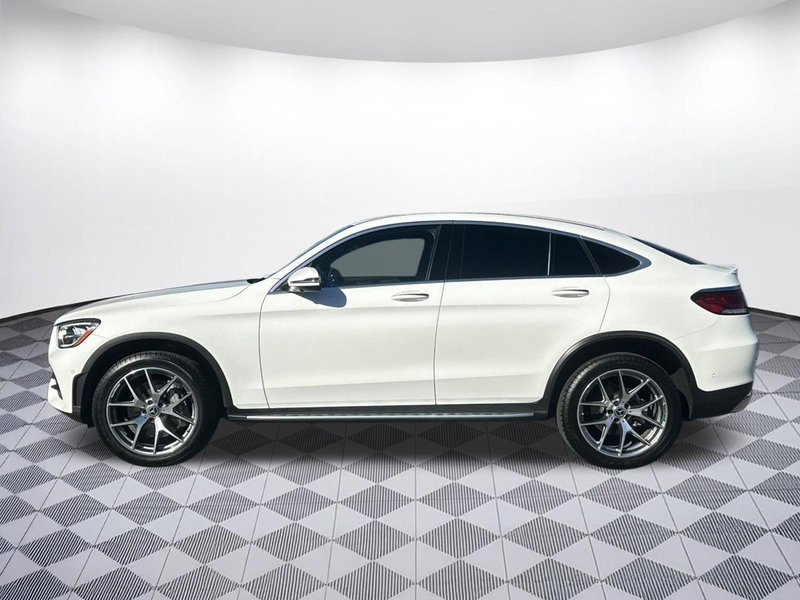 Used 2020 Mercedes-Benz GLC 300 4MATIC Coupe image 2
