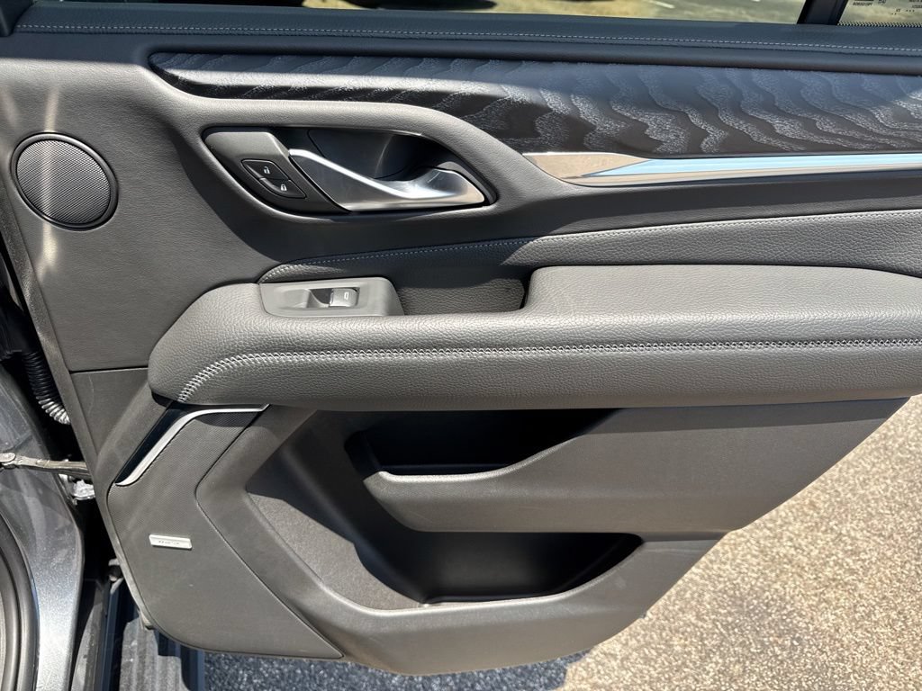 Used 2022 GMC Yukon Denali RWD image 41