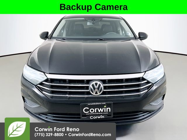 Used 2021 Volkswagen Jetta SE FWD image 2