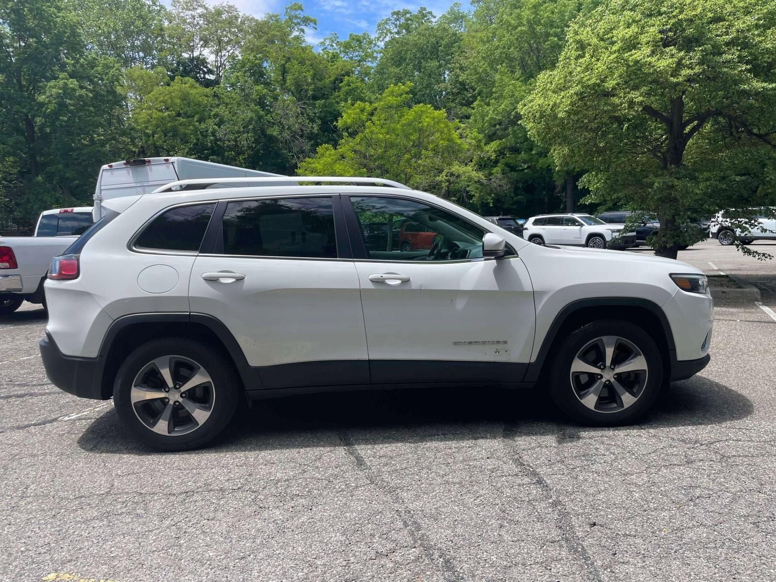 Used 2019 Jeep Cherokee Limited AWD/4WD image 5