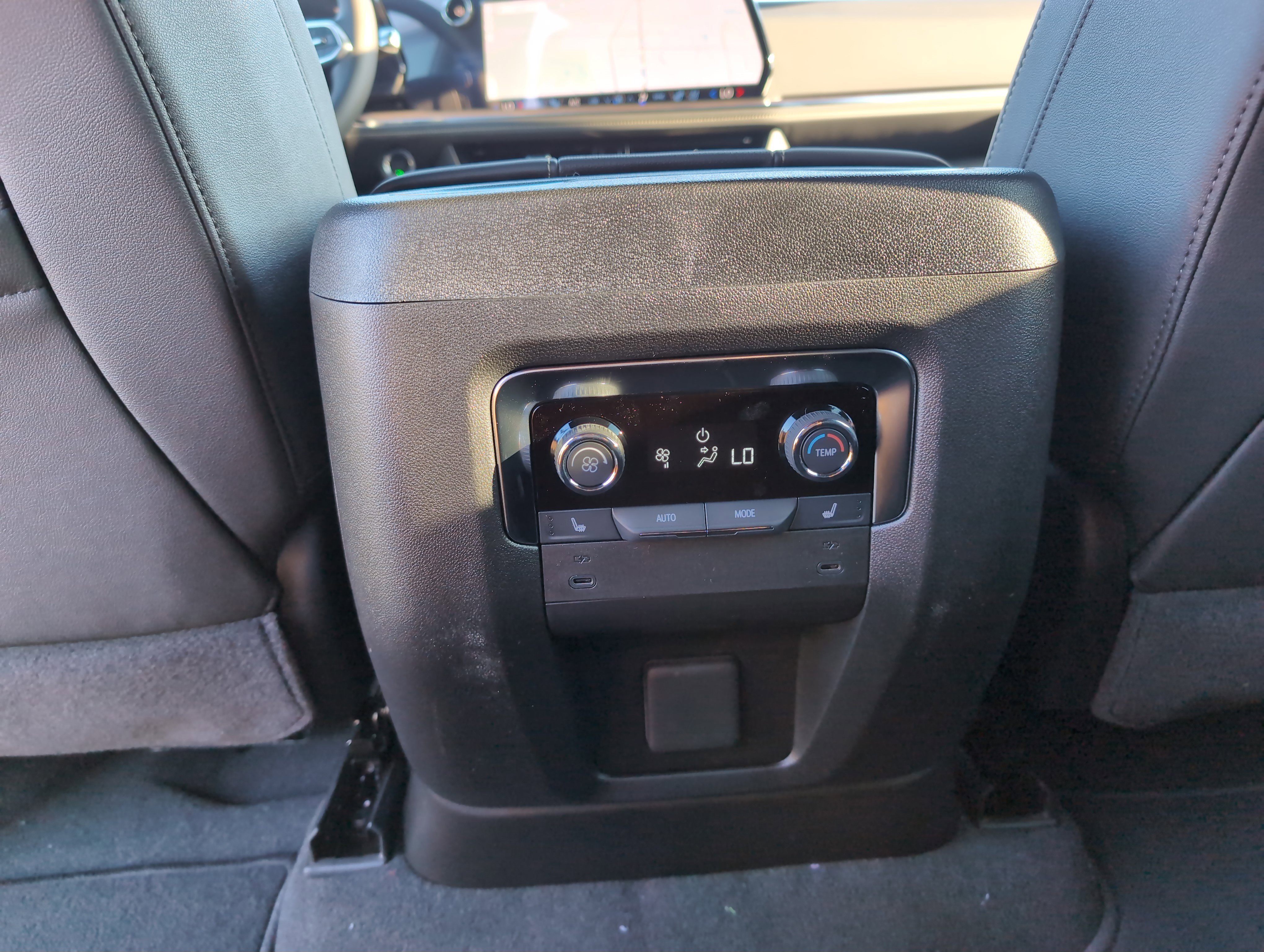 New 2025 Chevrolet Suburban Premier w/ Sun And Tow Package image 28